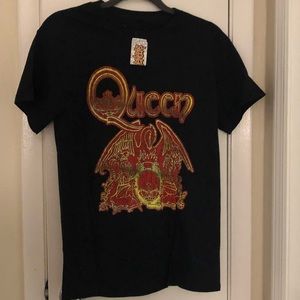 NEW Queen tee